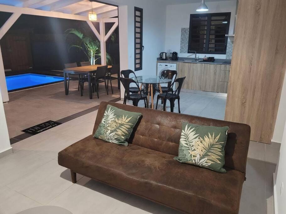 Living room, Dining area
