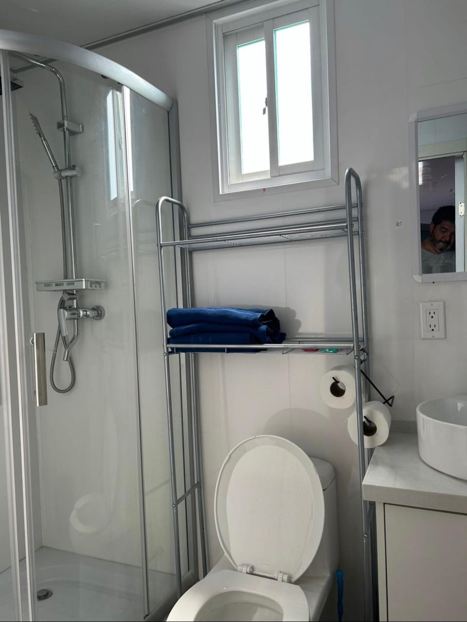 Shower, Toilet, Bathroom, towels