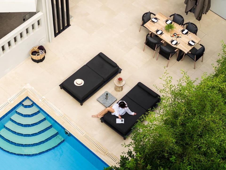 Garden, View (from property/room), Pool view, Swimming pool, sunbed