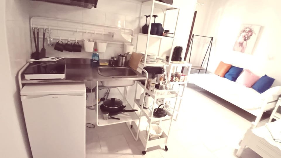 Kitchen or kitchenette, pet friendly, stove, toaster