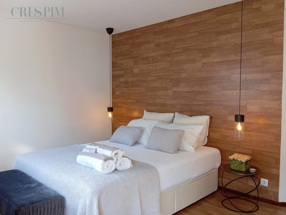 Bedroom, towels