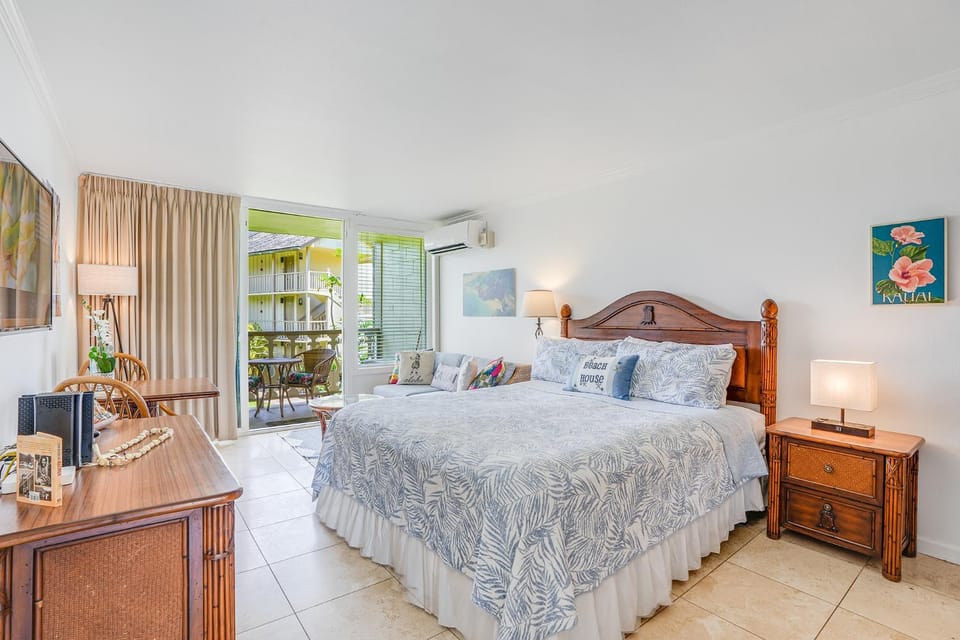 Islander on the Beach 259 "Drift Away" A Oceanview Studio Apartment in Waipouli Beach