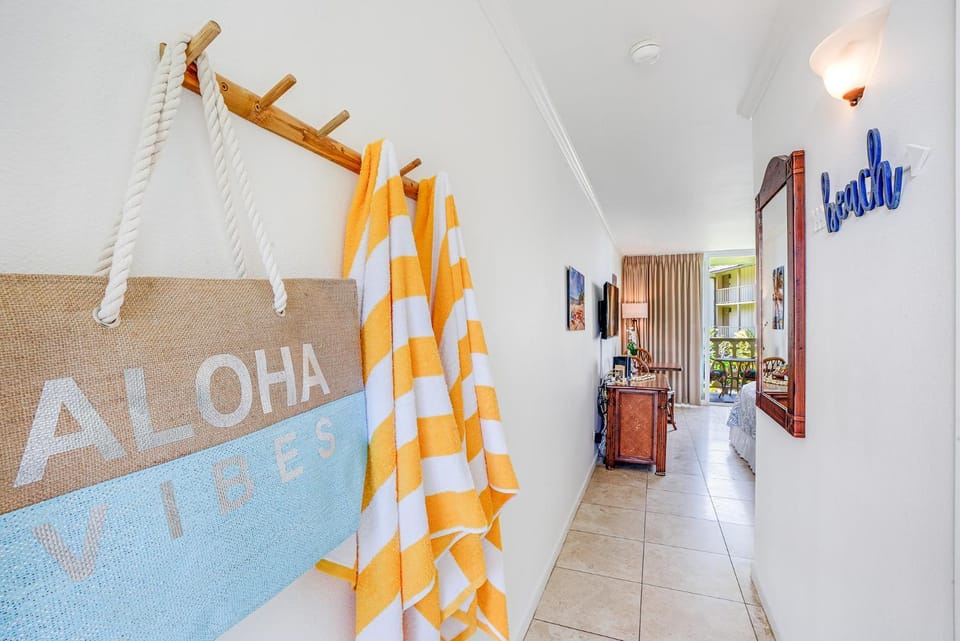 Islander on the Beach 259 "Drift Away" A Oceanview Studio Apartment in Waipouli Beach