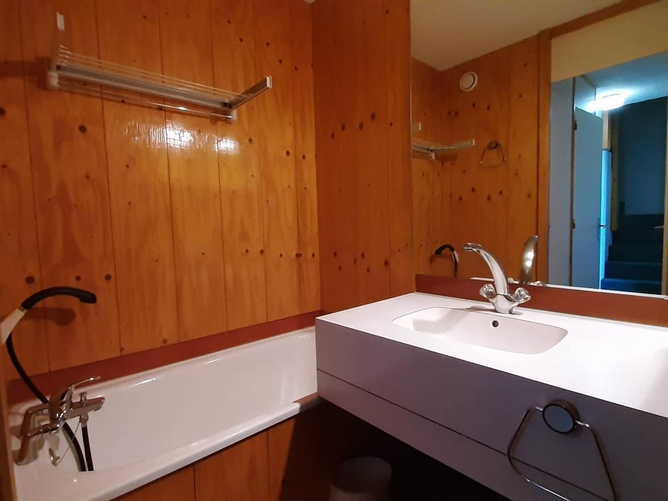 Appartement duplex 7 pers, pistes, commerces, parking, balcon - FR-1-355-227 Apartment in Les Allues