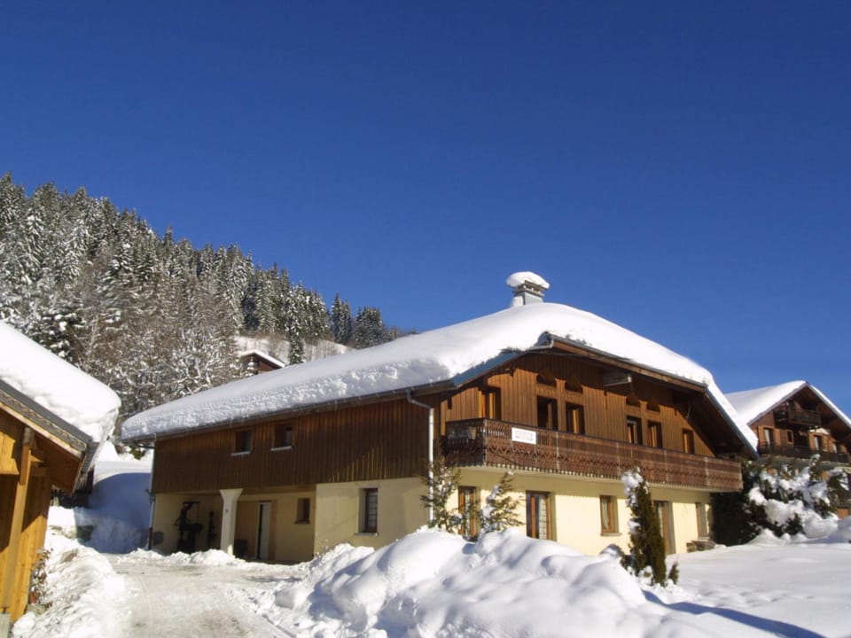 Studio cosy avec mezzanine, proche centre Les Gets, à 400m des télécabines, Wi-Fi inclus - FR-1-671-30 Cabin in Les Gets