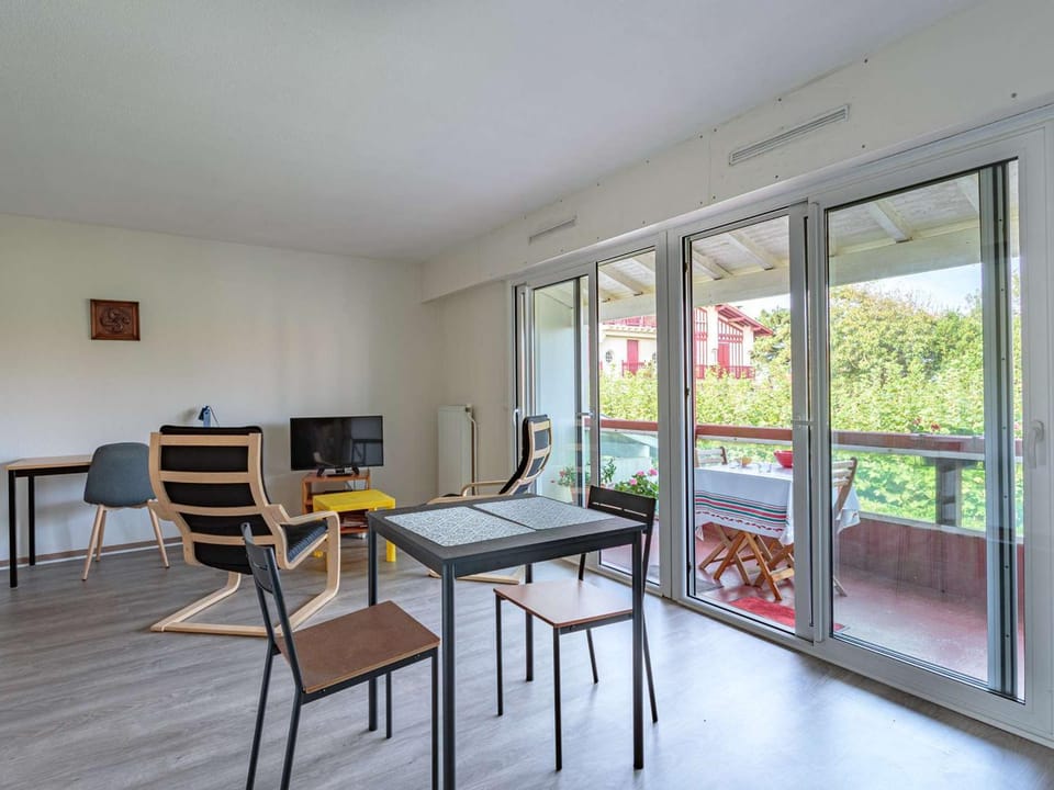 Studio lumineux avec balcon à 300m des plages d'Anglet - FR-1-3-596 Apartment in Anglet