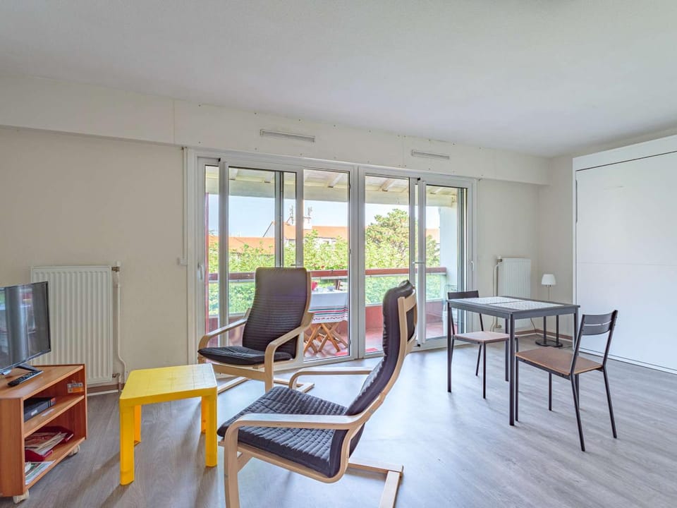Studio lumineux avec balcon à 300m des plages d'Anglet - FR-1-3-596 Apartment in Anglet