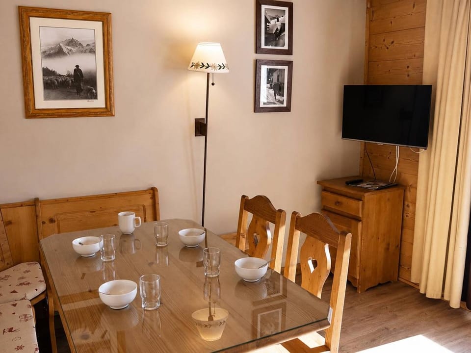 Duplex cosy, skis aux pieds, Méribel Mottaret, parking inclus - FR-1-355-215 Apartment in Les Allues
