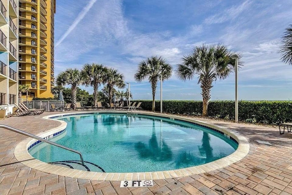 Pool view, Swimming pool, sunbed