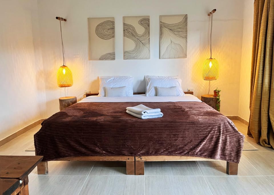 Bed, Photo of the whole room, Bedroom, towels