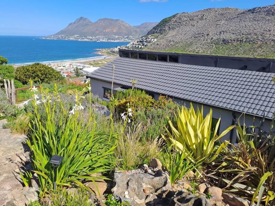 Garden, Mountain view, Sea view