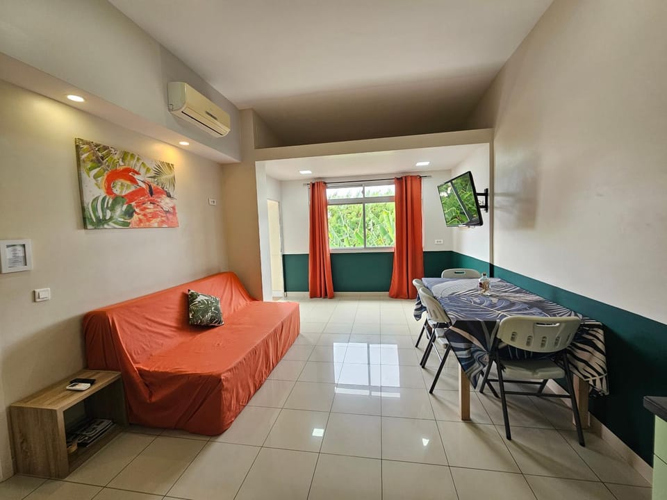 Living room, Seating area, Dining area, air conditioner
