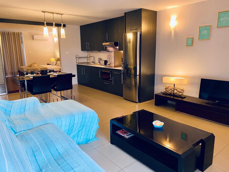 Seating area, Dining area, kitchen