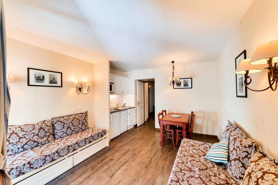 Bed, kitchen