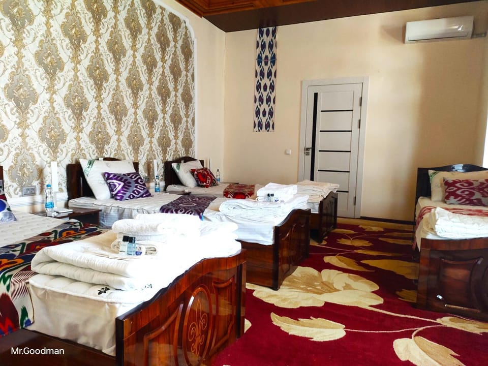 Bed, Photo of the whole room, towels, air conditioner