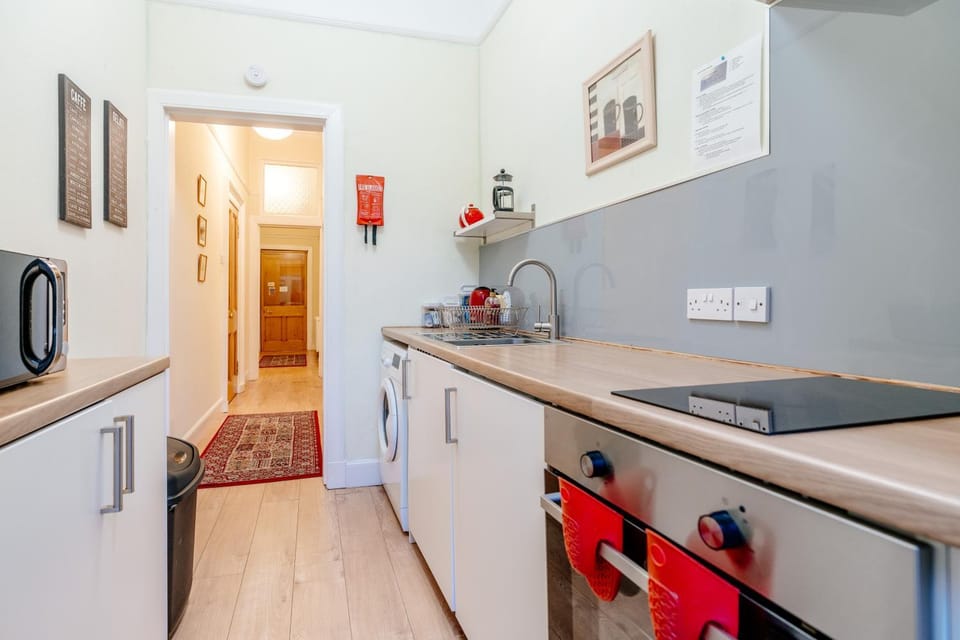 Kitchen or kitchenette, oven, stove
