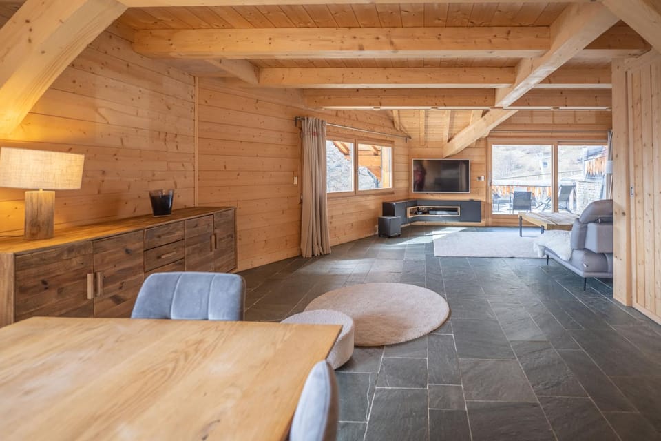 Living room, Dining area, Evening entertainment