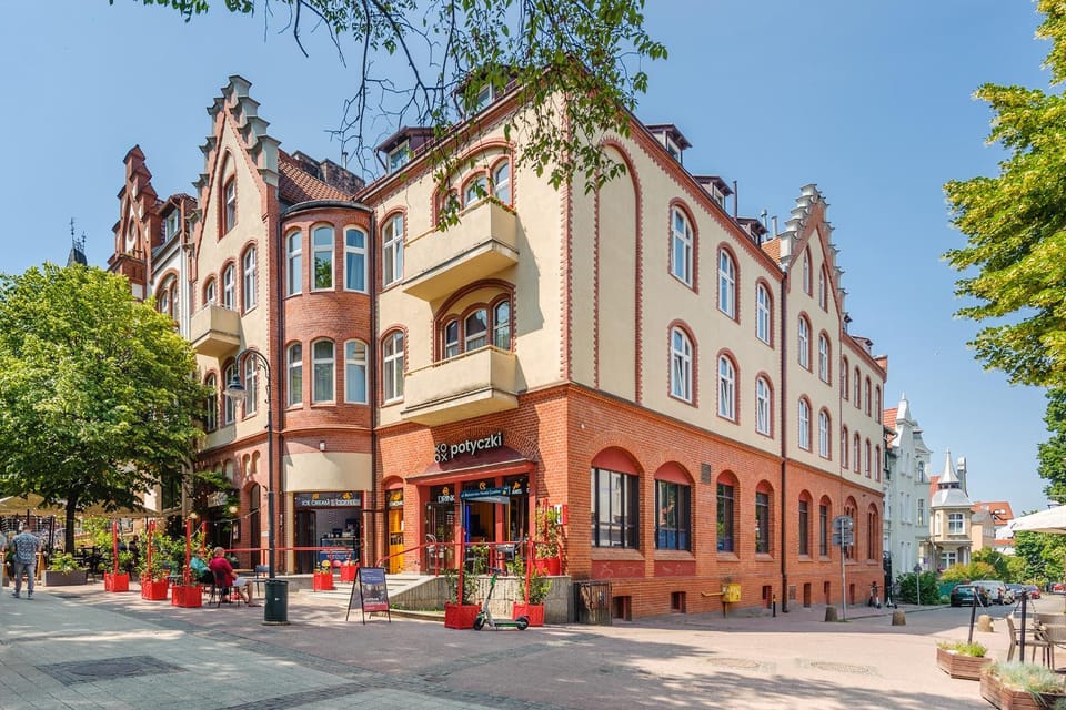 Property building, Neighbourhood