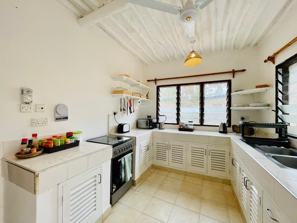 Kitchen or kitchenette, Communal kitchen, kitchen
