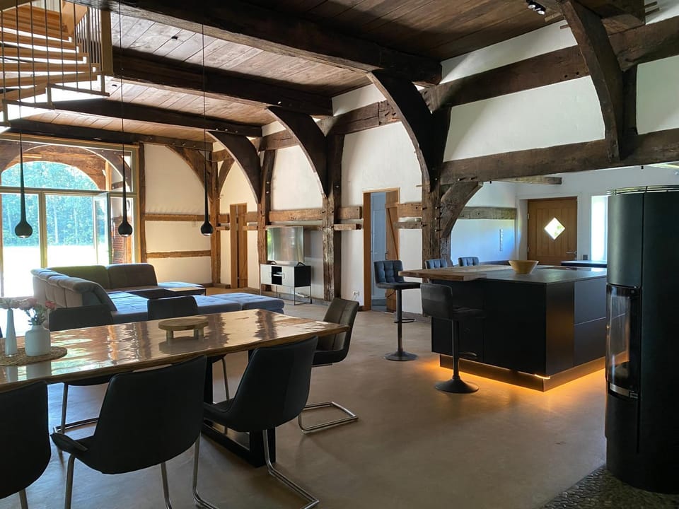 Kitchen or kitchenette, Living room, Seating area, Dining area
