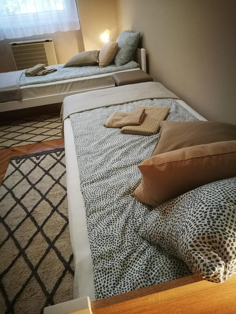 Bed, towels