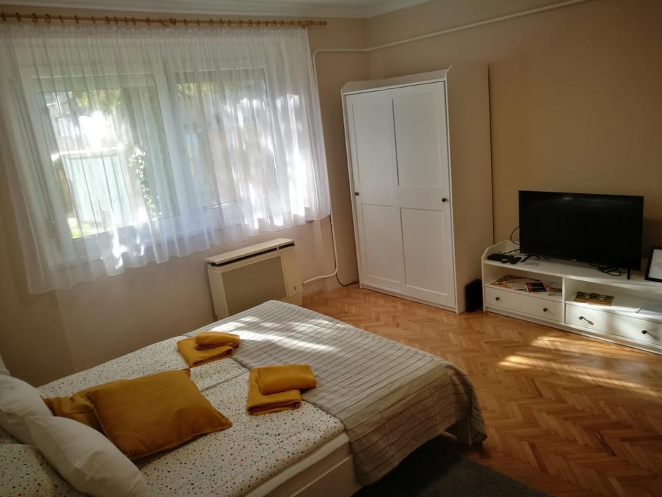 TV and multimedia, Bedroom, wardrobe
