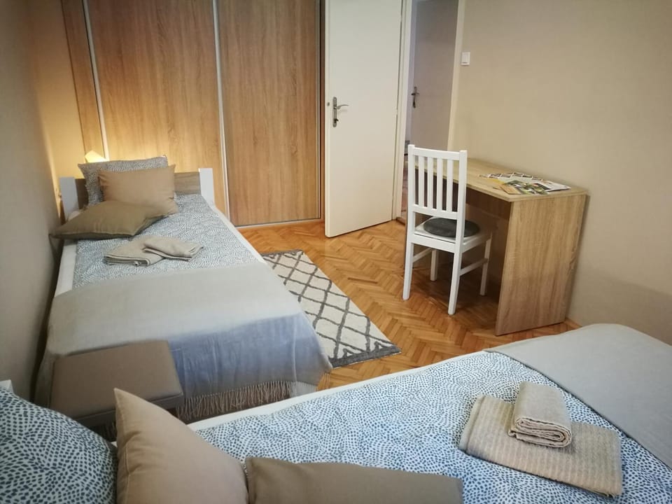Bed, Bedroom, towels, wardrobe