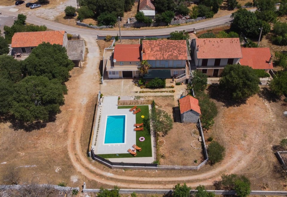Neighbourhood, Natural landscape, Bird's eye view, Pool view, Street view, Location