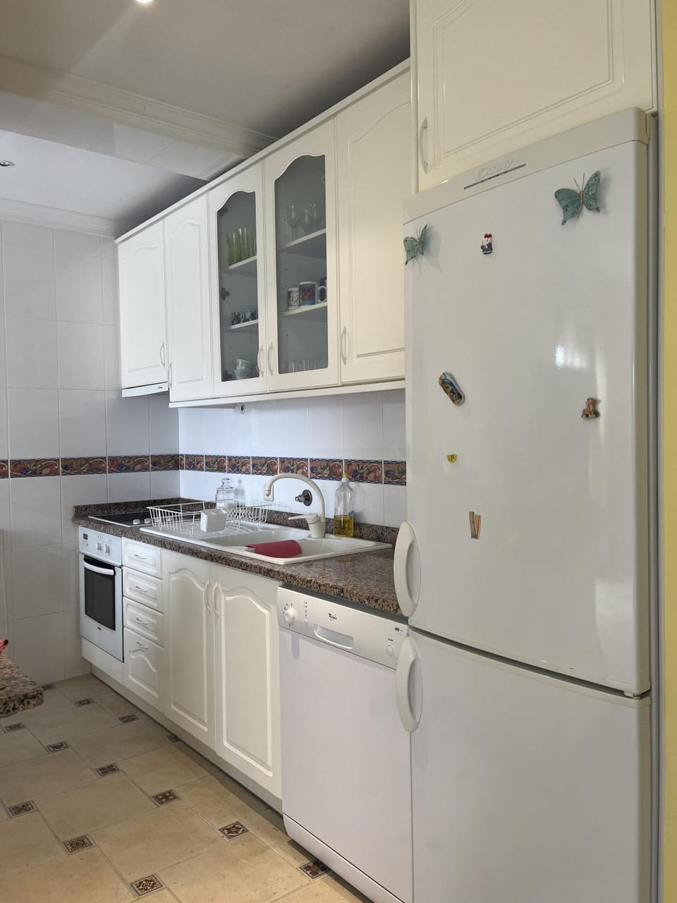 Coffee/tea facilities, Kitchen or kitchenette, dishwasher, microwave, oven, stove, washing machine