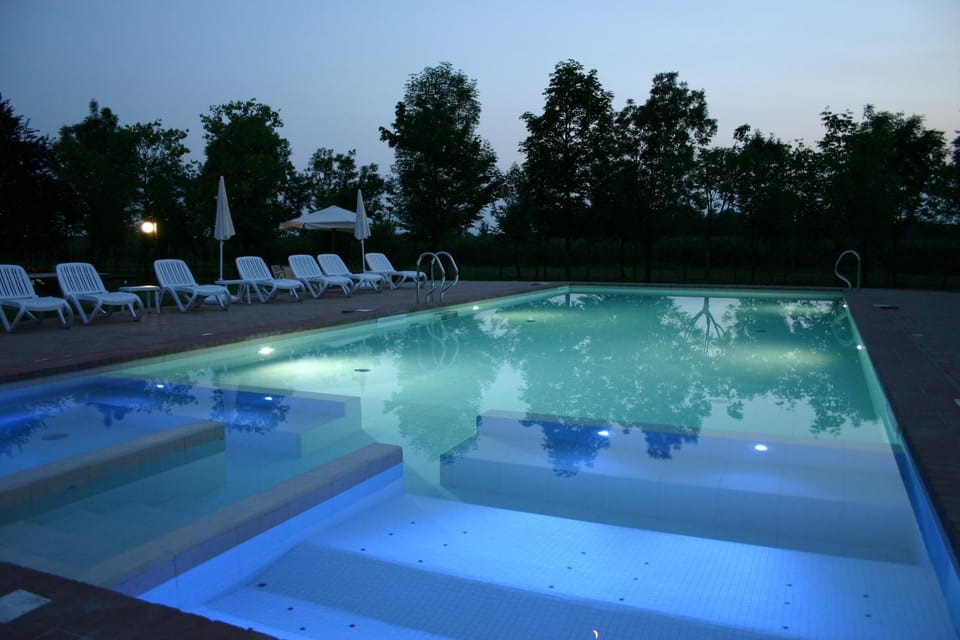 Swimming pool, Swimming pool