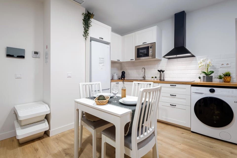 Kitchen or kitchenette, Living room, Seating area, Dining area, dishwasher, minibar, stove, washing machine