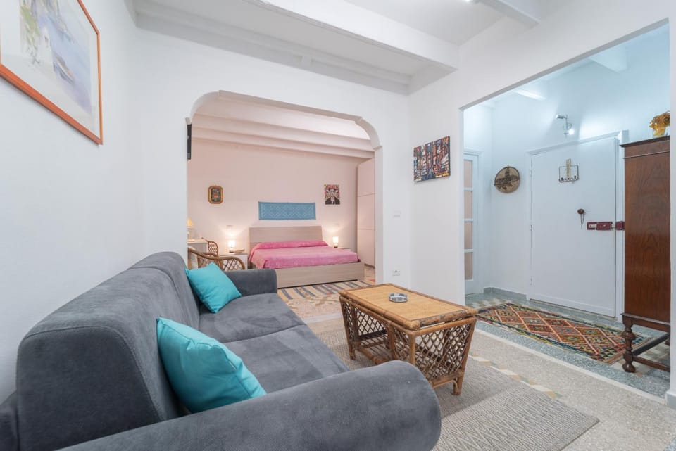 Bed, Living room, Photo of the whole room, Seating area, Bedroom