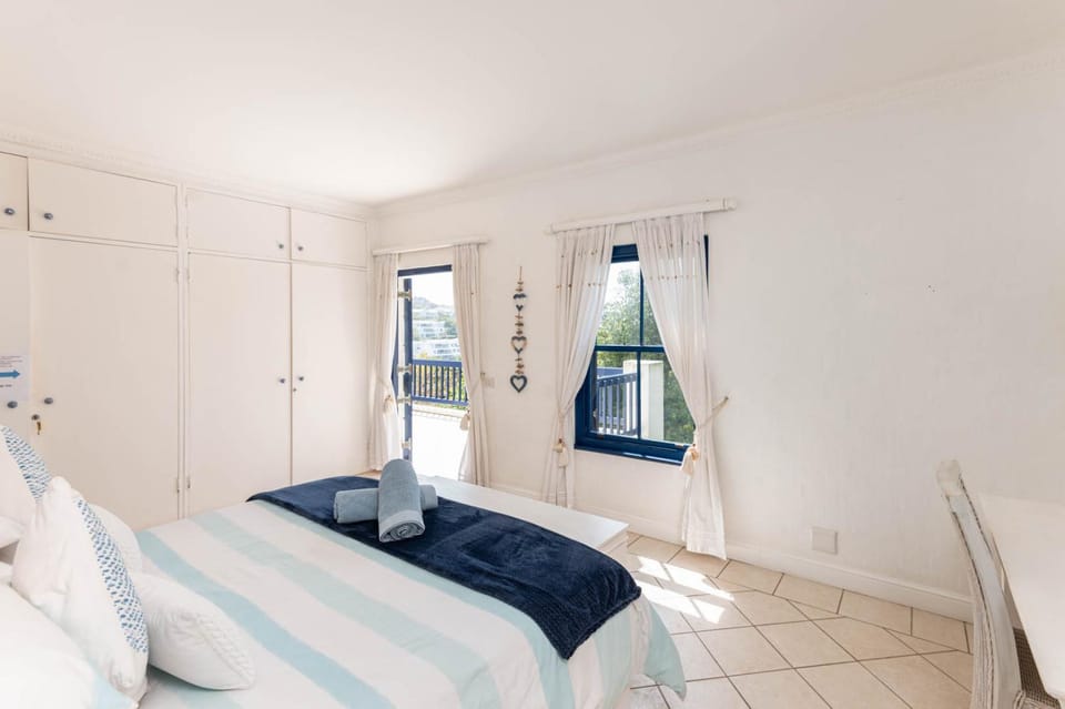 Bedroom, towels