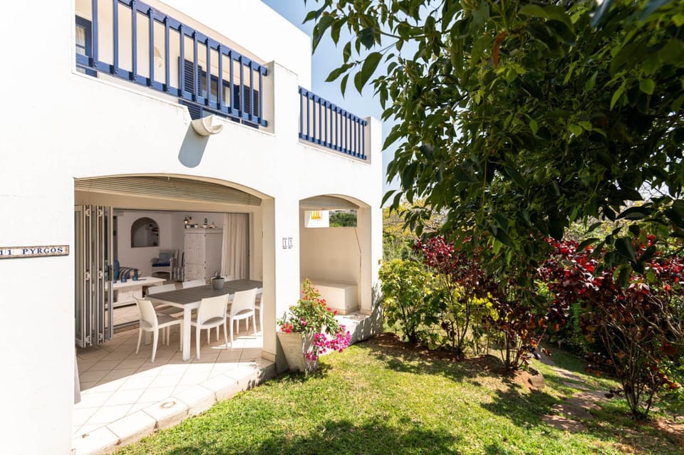 Garden, Seating area, Dining area, Garden view