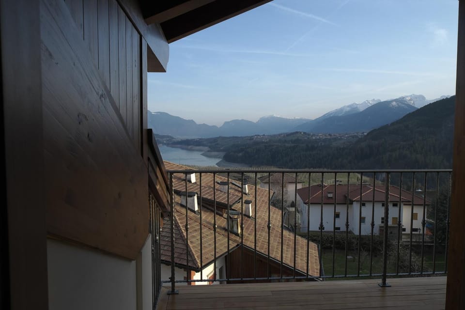 View (from property/room), Balcony/Terrace, Lake view, Mountain view, Internal: Not applicable to any particular room