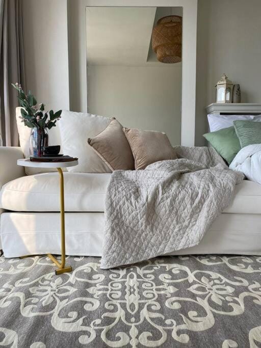 -CONDO- Petite Residential Stay Apartment in Pasig