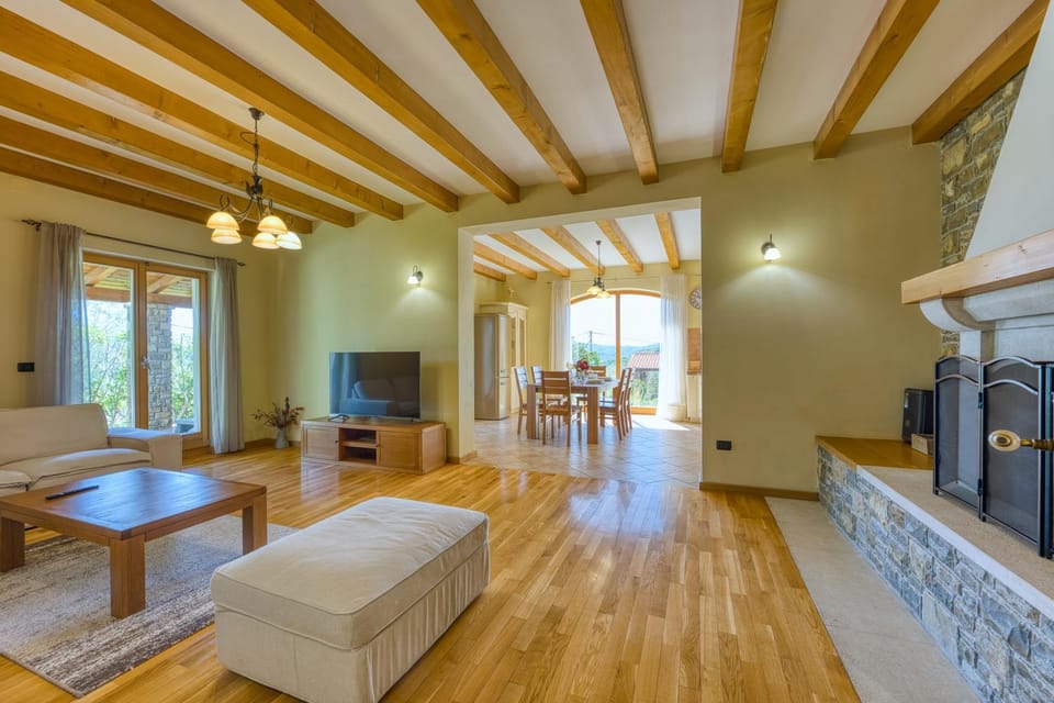 Communal lounge/ TV room, TV and multimedia, View (from property/room), Living room, Seating area, Dining area, Evening entertainment, Communal kitchen, fireplace, internet, kitchen