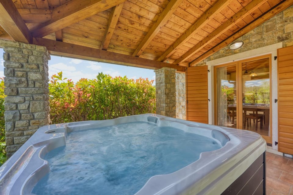 Day, Natural landscape, Hot Tub, Balcony/Terrace, Spa and wellness centre/facilities, Seating area