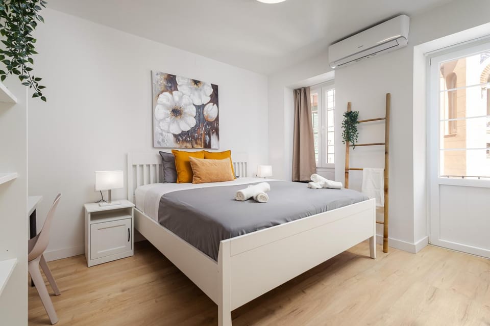 Bed, Photo of the whole room, Bedroom, towels, air conditioner