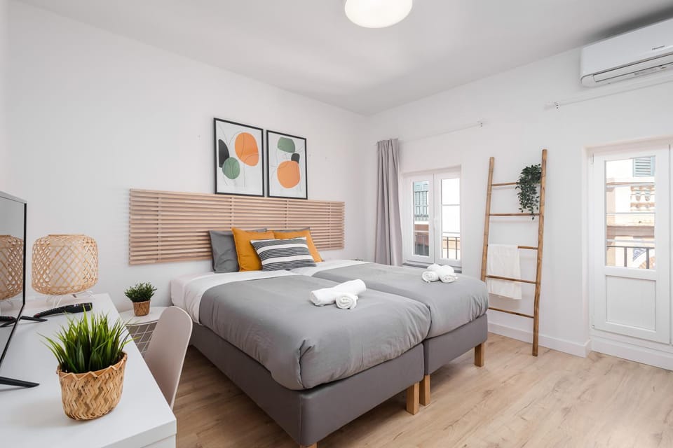 Bed, Photo of the whole room, Bedroom, towels, air conditioner