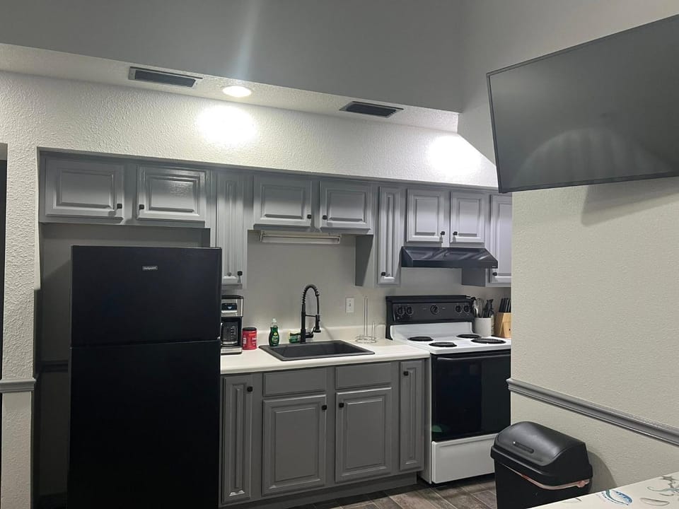 Legend oaks room 7-11 Campground/ 
RV Resort in Mississippi