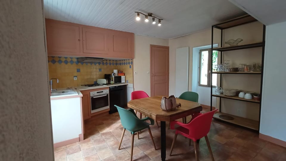 Dining area, dishwasher, minibar, pet friendly, stove