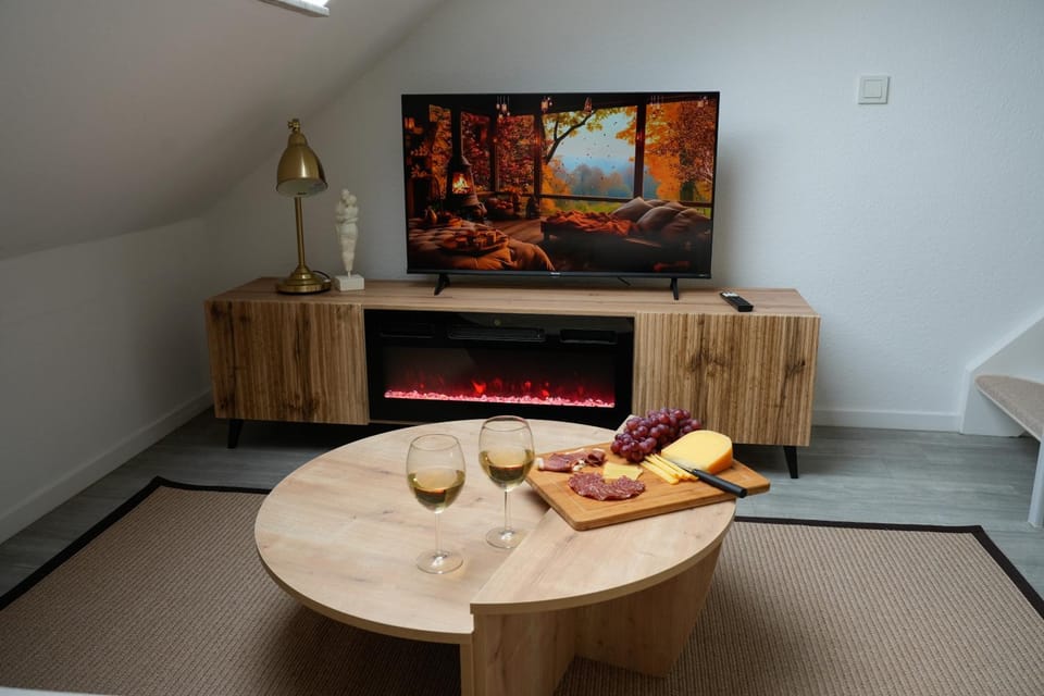 TV and multimedia, Living room, Evening entertainment, flat iron