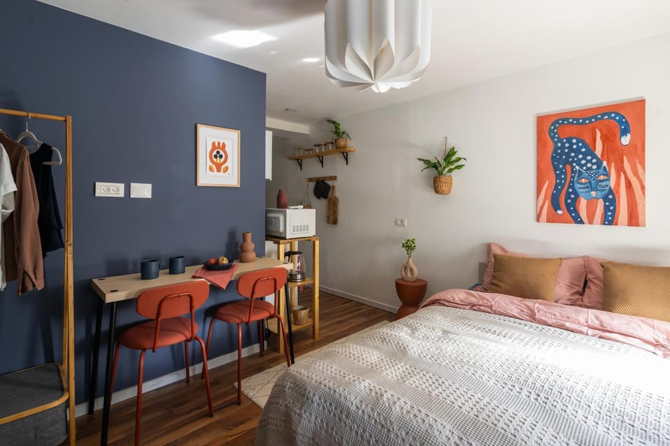 Bed, Seating area, Bedroom