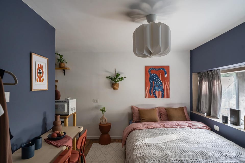 Bed, Seating area, Bedroom, Bedroom