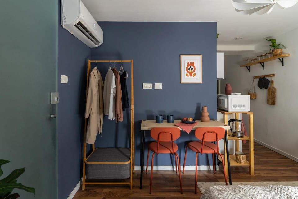 Living room, Seating area, Dining area, air conditioner
