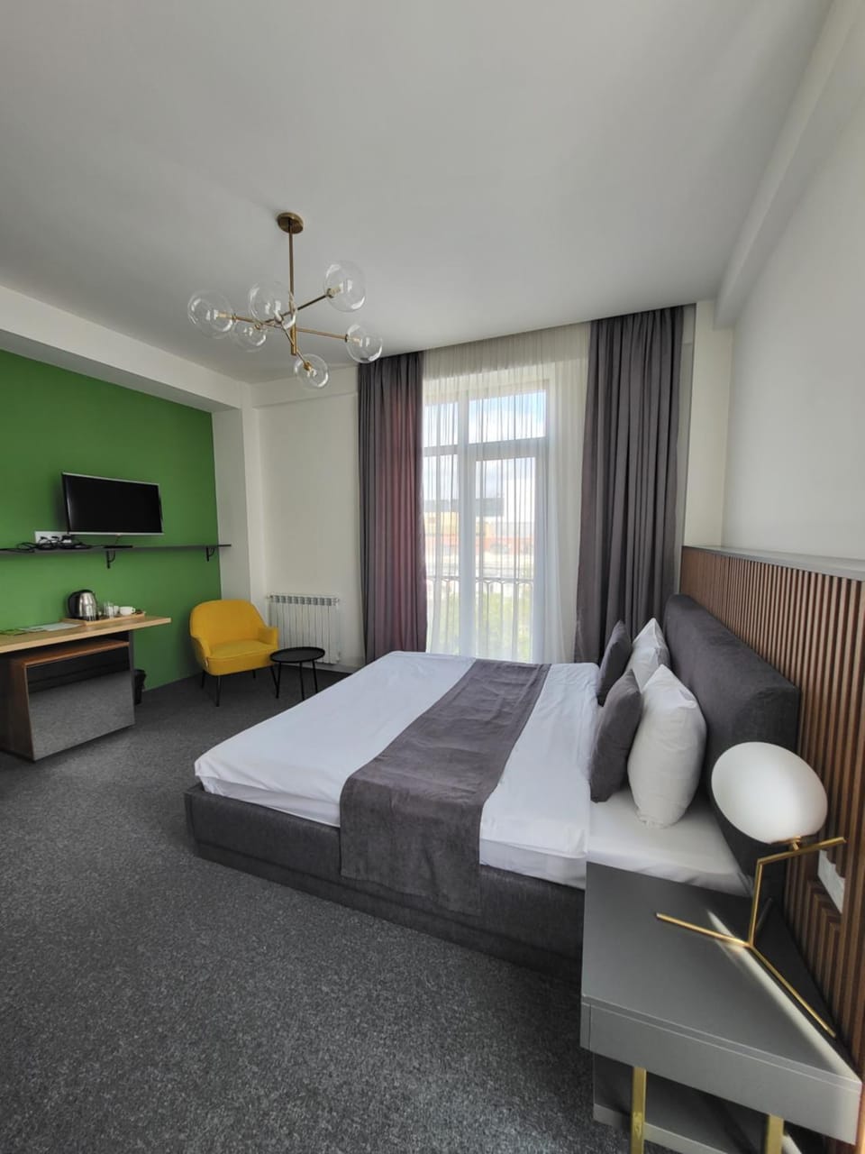 Bed, TV and multimedia, Living room, Photo of the whole room, Bedroom