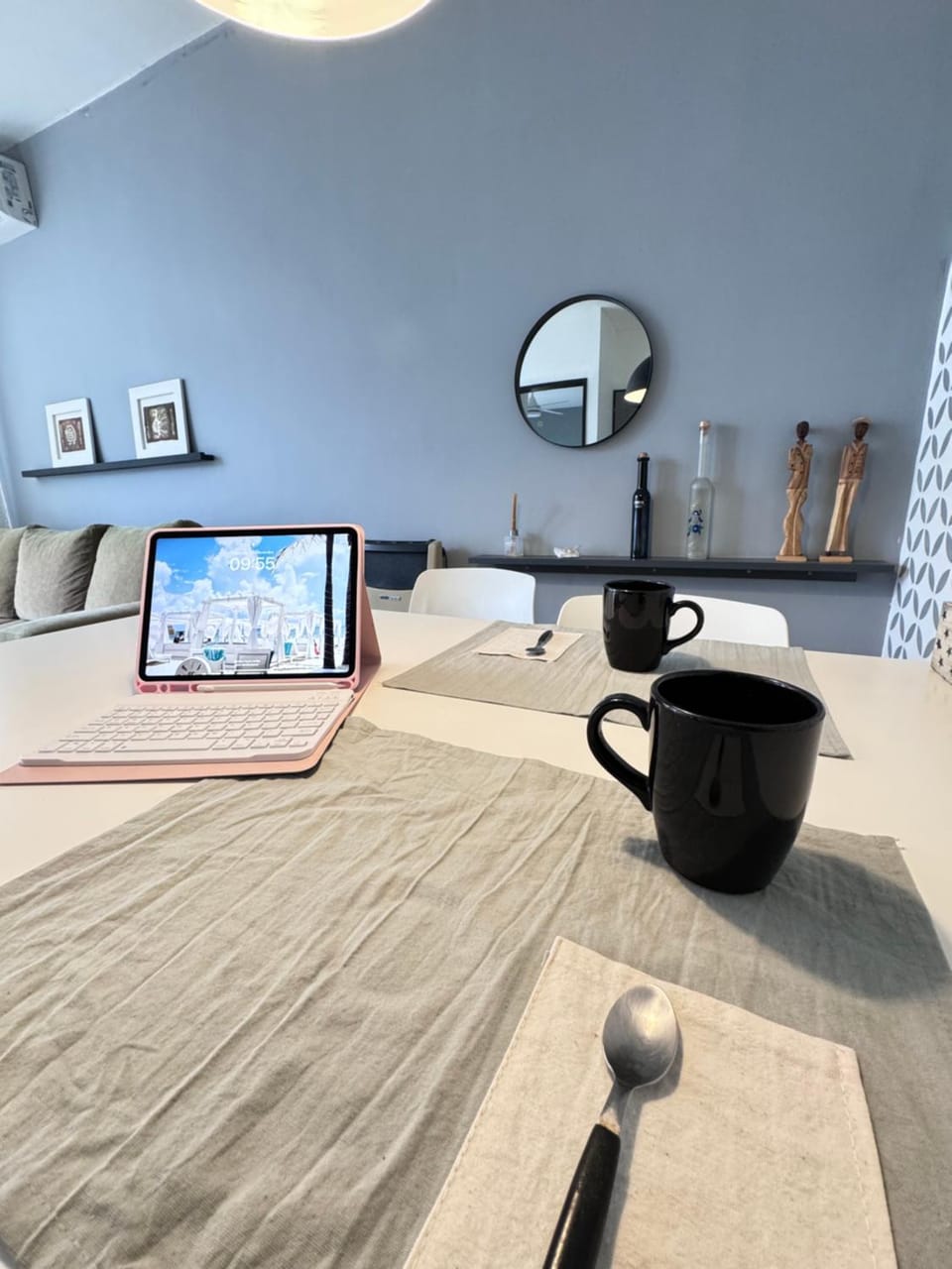 Kitchen or kitchenette, Seating area, Dining area