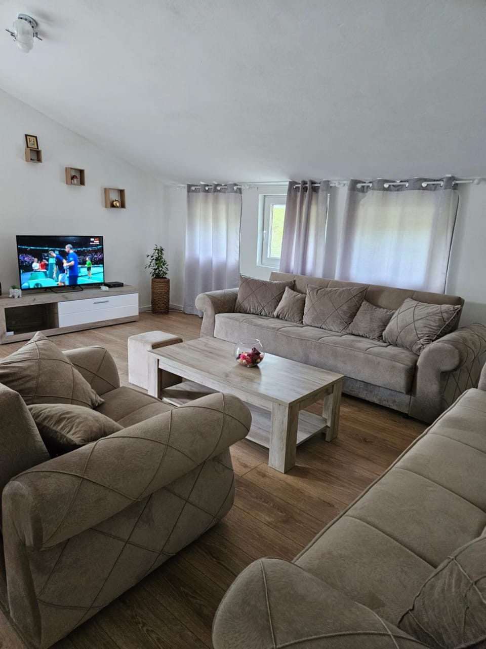 Communal lounge/ TV room, Communal lounge/ TV room, TV and multimedia, Living room, Seating area