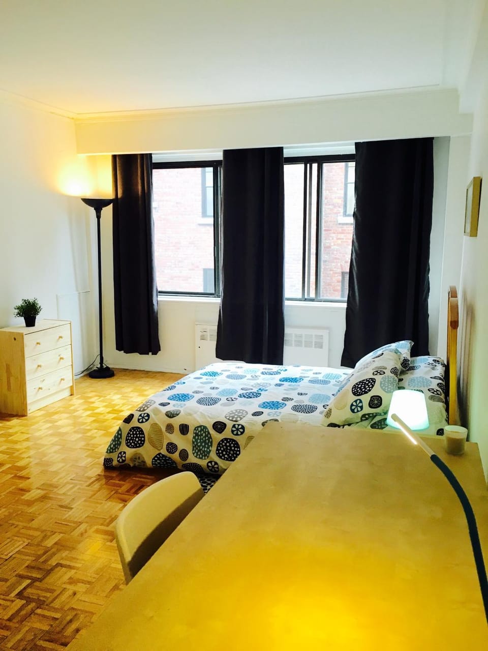 Bed, Living room